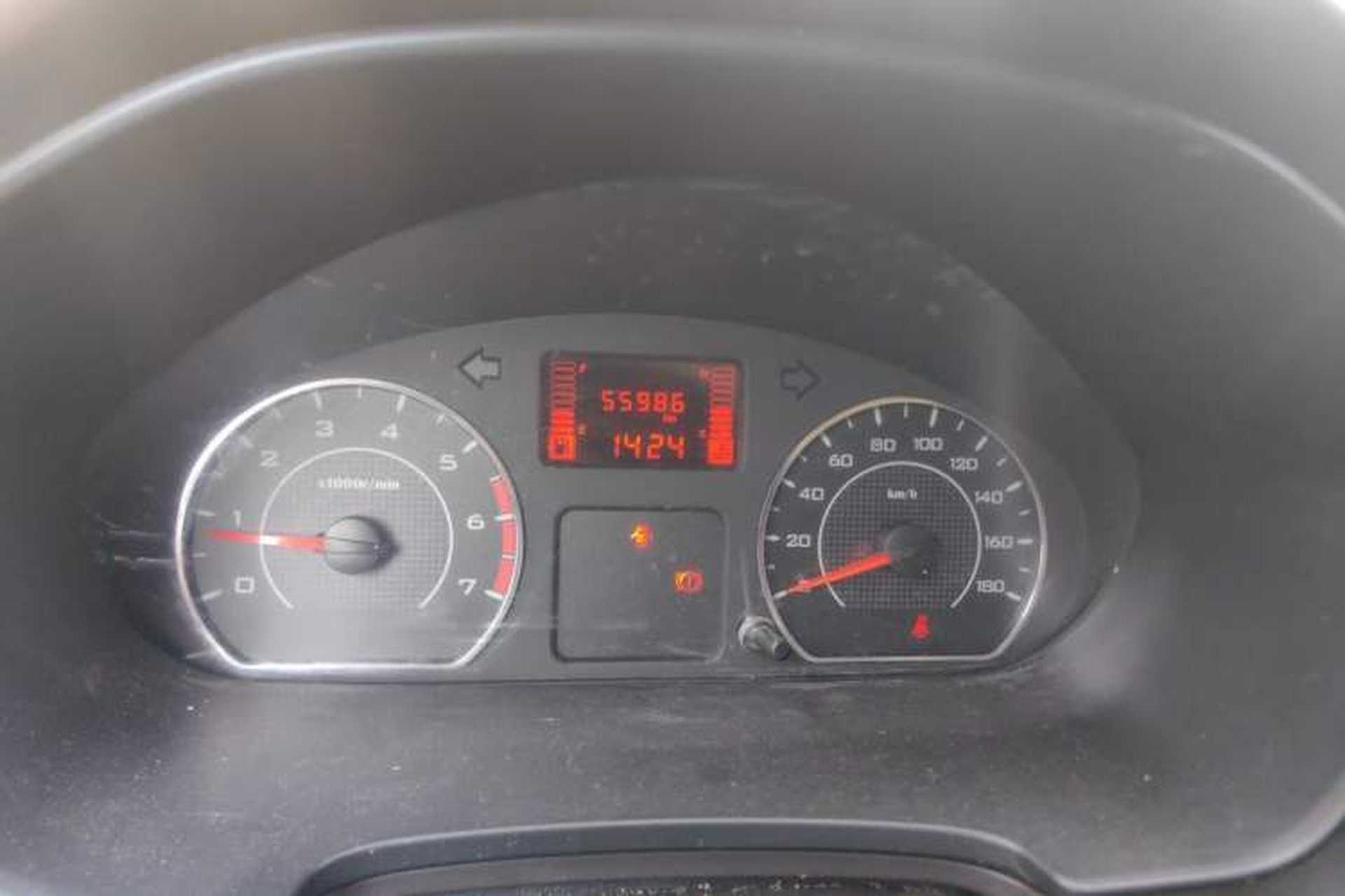 Used Wuling Hongguang V 2022 1.5L Jingqu Edition Enclosed-Window Vehicle with Electric Power Steering LAR Odometer Close Up