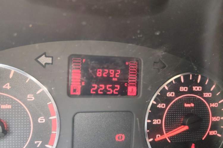 Used Wuling Hongguang V 2022 1.5L Jingqu Version Hydraulic Power Steering LAR Odometer Close Up