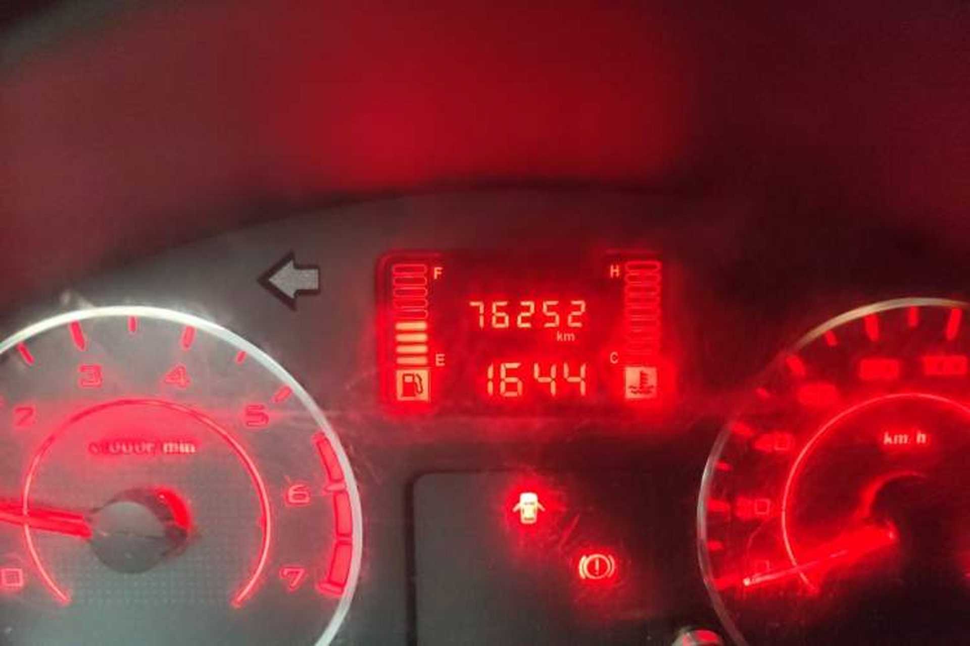 Used Wuling Hongguang V 2022 1.5L Jingqu Edition Enclosed-Window Vehicle with Hydraulic Power Steering LAR Odometer Close Up