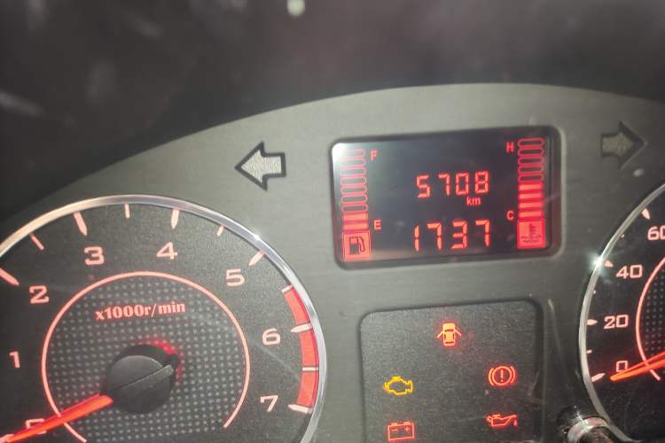 Used Wuling Hongguang V 2022 1.5L Jingqu Edition Electric-Assist LAR Odometer Close Up
