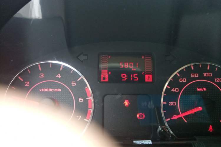 Used Wuling Hongguang V 2022 1.5L Jingqu Edition Electric-Assist LAR Odometer Close Up