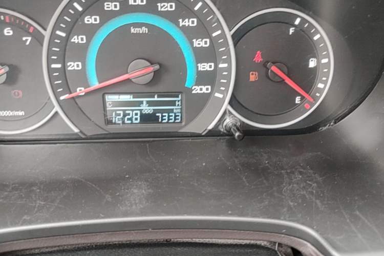 Used Wuling Hongguang V 2022 1.5L Enjoy Edition Electric-Powered LAR Odometer Close Up