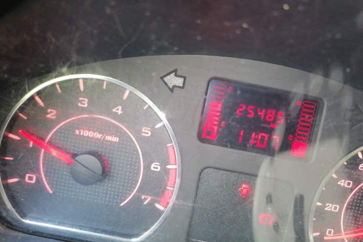 Used Wuling Hongguang V 2022 1.5L Jingqu Version Hydraulic Power Steering LAR Odometer Close Up
