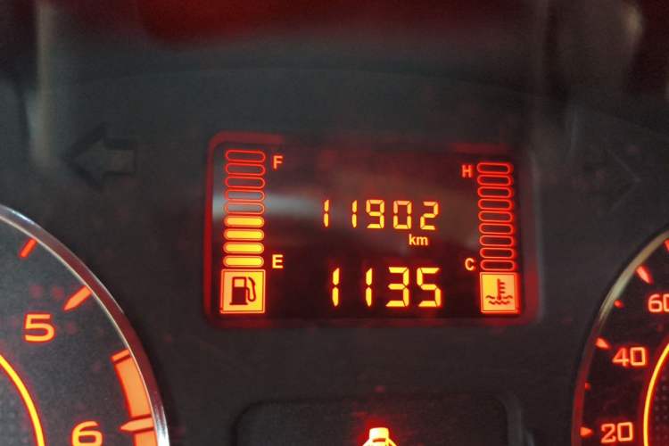 Used Wuling Hongguang V 2022 1.5L Jingqu Version Hydraulic Power Steering LAR Odometer Close Up