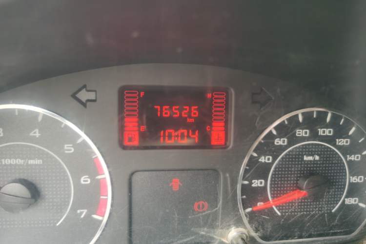 Used Wuling Hongguang V 2022 1.5L Jingqu Edition Enclosed-Window Vehicle with Hydraulic Power Steering LAR Odometer Close Up