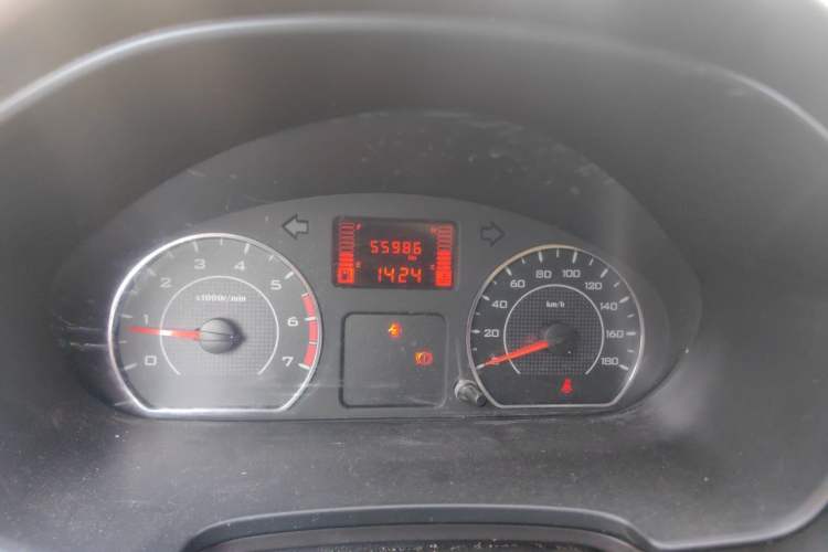 Used Wuling Hongguang V 2022 1.5L Jingqu Edition Enclosed-Window Vehicle with Electric Power Steering LAR Odometer Close Up