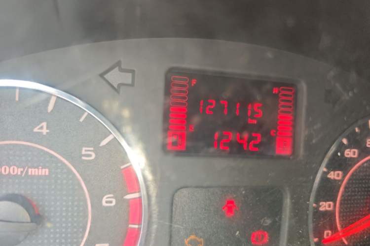Used Wuling Hongguang V 2022 1.5L Jingqu Version Hydraulic Power Steering LAR Odometer Close Up