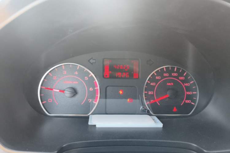 Used Wuling Hongguang V 2022 1.5L Jingqu Version Hydraulic Power Steering LAR Odometer Close Up