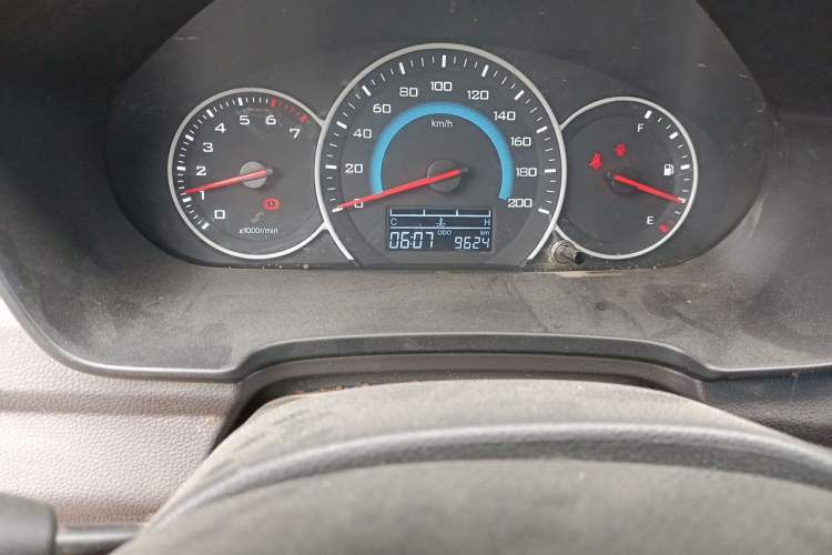 Used Wuling Hongguang V 2022 1.5L Jingqu Edition Electric-Assist LAR Odometer Close Up