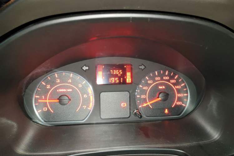 Used Wuling Hongguang V 2022 1.5L Jingqu Version Hydraulic Power Steering LAR Odometer Close Up