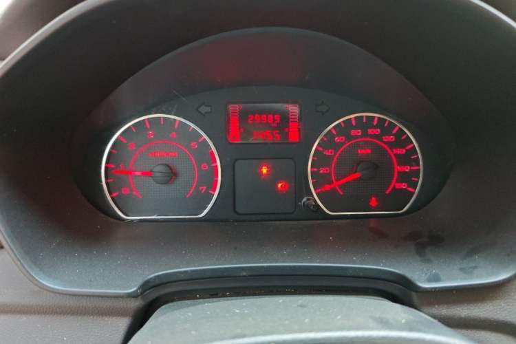 Used Wuling Hongguang V 2022 1.5L Jingqu Edition Electric-Assist LAR Odometer Close Up