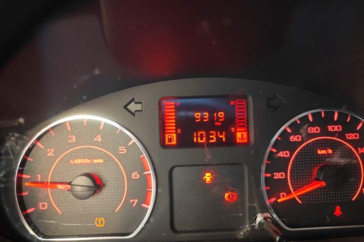 Used Wuling Hongguang V 2022 1.5L Jingqu Edition Electric-Assist LAR Odometer Close Up