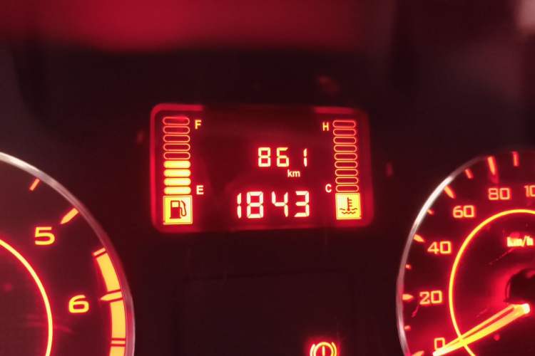 Used Wuling Hongguang V 2022 1.5L Jingqu Edition Electric-Assist LAR Odometer Close Up