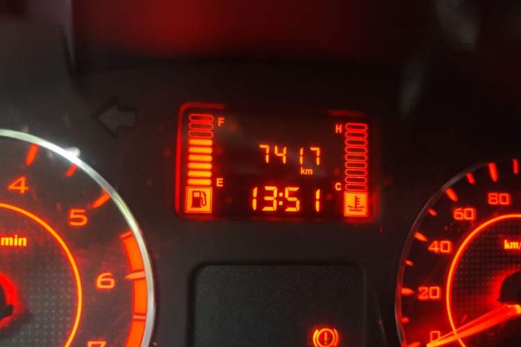 Used Wuling Hongguang V 2022 1.5L Jingqu Version Hydraulic Power Steering LAR Odometer Close Up