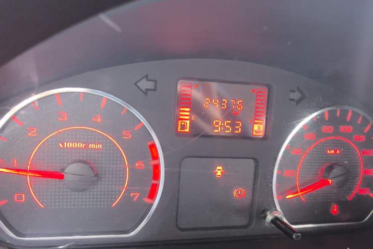 Used Wuling Hongguang V 2022 1.5L Jingqu Version Hydraulic Power Steering LAR Odometer Close Up