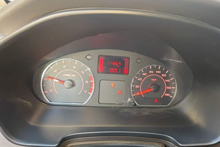 Used Wuling Hongguang V 2022 1.5L Jingqu Edition Electric-Assist LAR Odometer Close Up