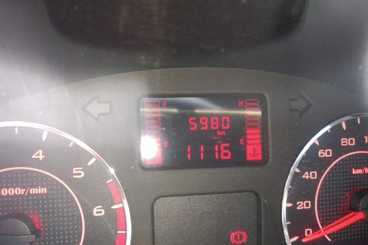 Used Wuling Hongguang V 2022 1.5L Jingqu Edition Electric-Assist LAR Odometer Close Up
