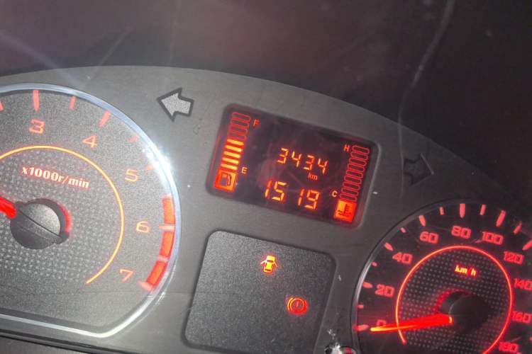 Used Wuling Hongguang V 2022 1.5L Jingqu Edition Electric-Assist LAR Odometer Close Up