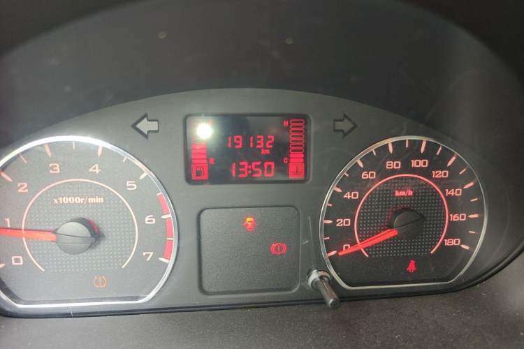 Used Wuling Hongguang V 2022 1.5L Jingqu Edition Electric-Assist LAR Odometer Close Up