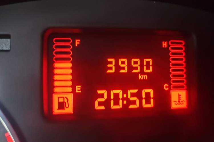 Used Wuling Hongguang V 2022 1.5L Jingqu Edition Electric-Assist LAR Odometer Close Up