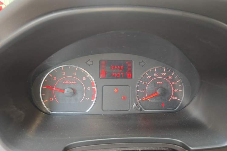 Used Wuling Hongguang V 2022 1.5L Jingqu Edition Electric-Assist LAR Odometer Close Up