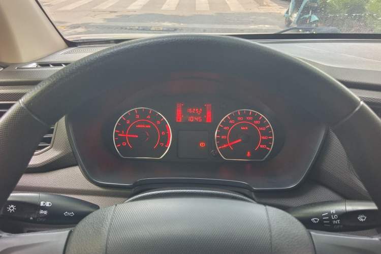 Used Wuling Hongguang V 2022 1.5L Jingqu Edition Electric-Assist LAR Odometer Close Up