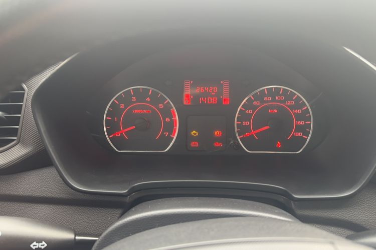 Used Wuling Hongguang V 2022 1.5L Jingqu Edition Enclosed-Window Vehicle with Electric Power Steering LAR Odometer Close Up