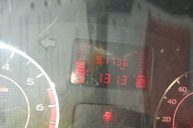 Used Wuling Hongguang V 2022 1.5L Jingqu Edition Electric-Assist LAR Odometer Close Up