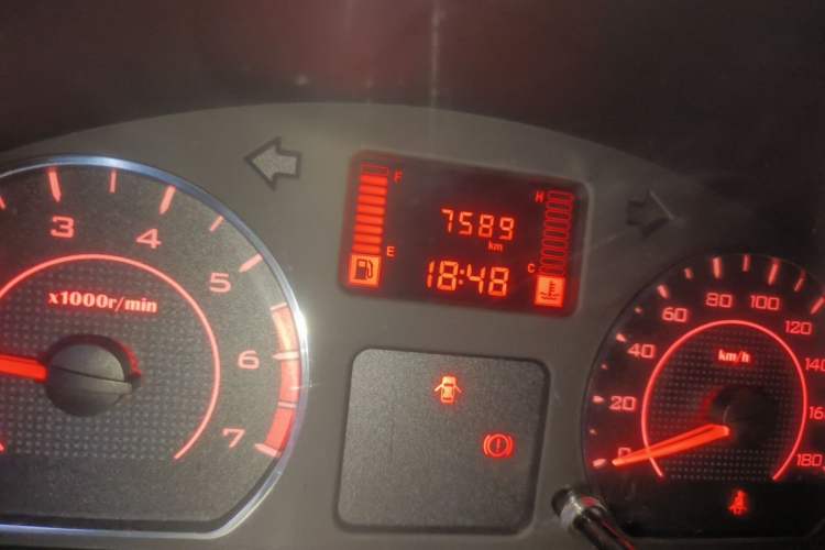 Used Wuling Hongguang V 2022 1.5L Jingqu Version Hydraulic Power Steering LAR Odometer Close Up