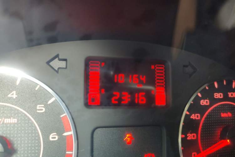 Used Wuling Hongguang V 2022 1.5L Jingqu Edition Electric-Assist LAR Odometer Close Up