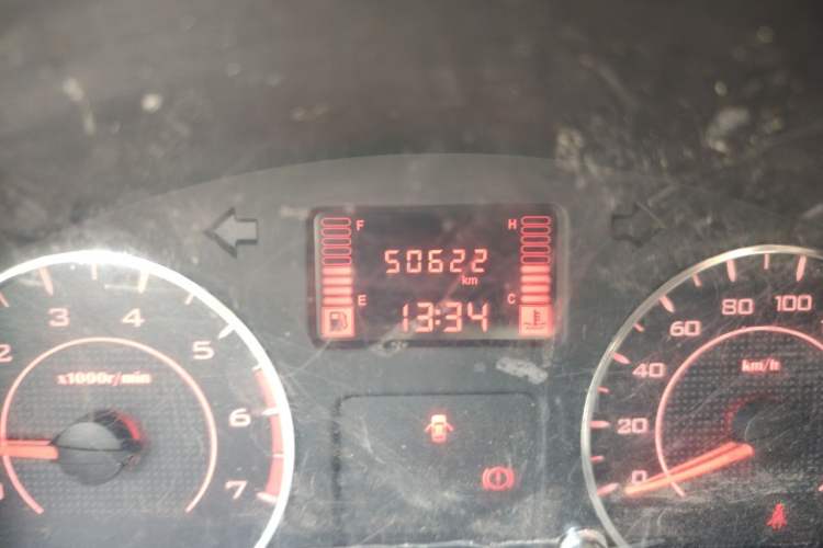 Used Wuling Hongguang V 2022 1.5L Jingqu Edition Enclosed-Window Vehicle with Electric Power Steering LAR Odometer Close Up