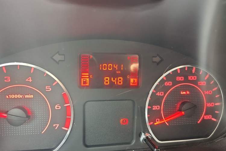 Used Wuling Hongguang V 2022 1.5L Jingqu Edition Electric-Assist LAR Odometer Close Up