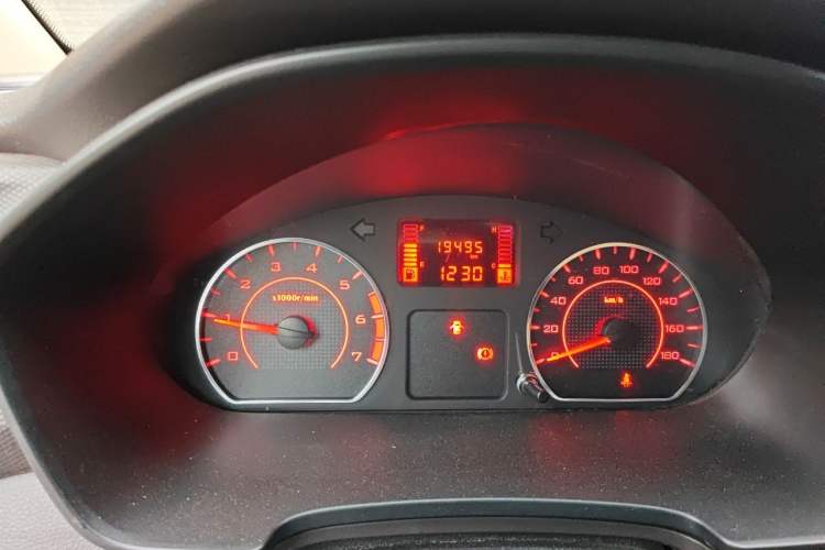 Used Wuling Hongguang V 2022 1.5L Jingqu Edition Electric-Assist LAR Odometer Close Up