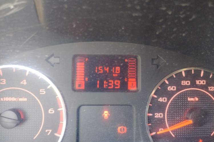 Used Wuling Hongguang V 2022 1.5L Enjoy Edition Electric-Powered LAR Odometer Close Up