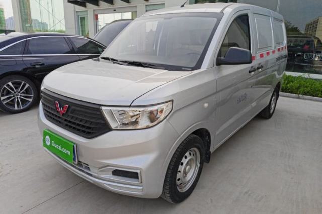 Used Wuling Hongguang V 2022 1.5L Jingqu Edition Enclosed-Window Vehicle with Hydraulic Power Steering LAR