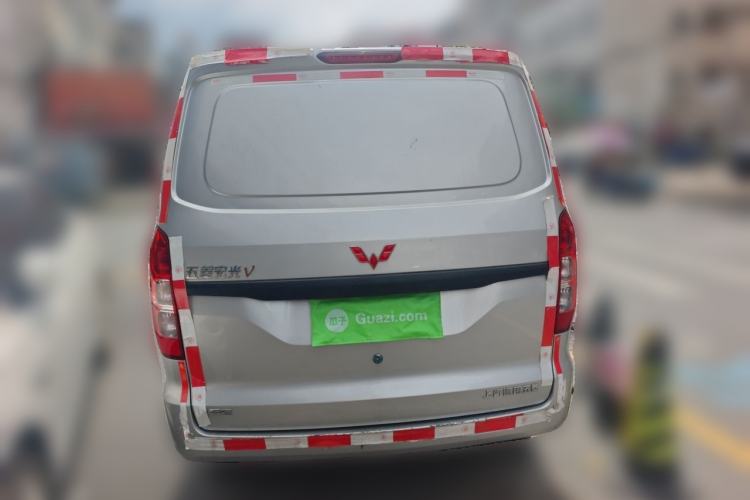 Used Wuling Hongguang V 2022 1.5L Jingqu Edition Enclosed-Window Vehicle with Hydraulic Power Steering LAR Rear