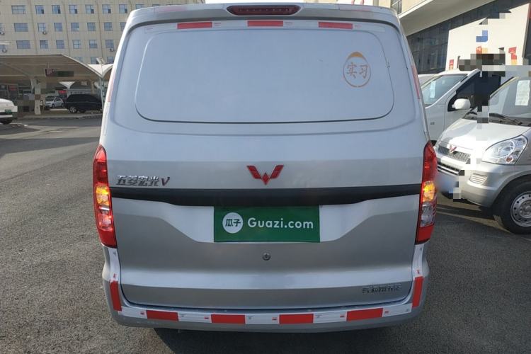 Used Wuling Hongguang V 2022 1.5L Jingqu Edition Enclosed-Window Vehicle with Hydraulic Power Steering LAR Rear