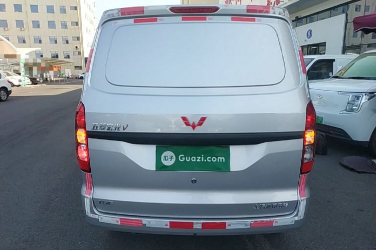 Used Wuling Hongguang V 2022 1.5L Jingqu Edition Enclosed-Window Vehicle with Hydraulic Power Steering LAR Rear