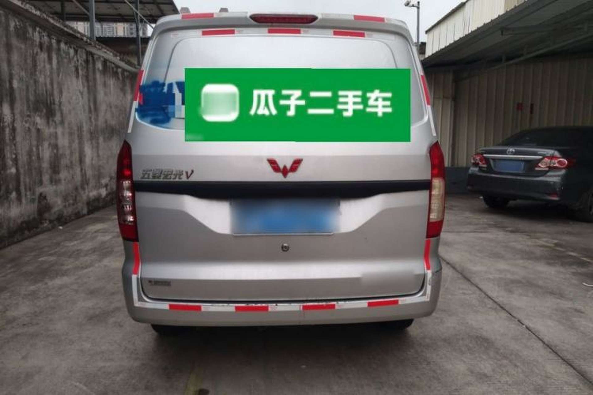 Used Wuling Hongguang V 2022 1.5L Jingqu Edition Enclosed-Window Vehicle with Hydraulic Power Steering LAR Rear