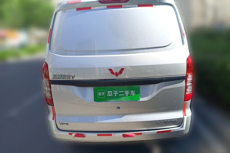 Used Wuling Hongguang V 2022 1.5L Jingqu Edition Enclosed-Window Vehicle with Hydraulic Power Steering LAR Rear