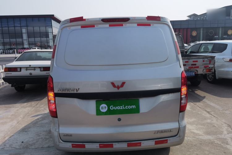 Used Wuling Hongguang V 2022 1.5L Jingqu Edition Enclosed-Window Vehicle with Electric Power Steering LAR Rear