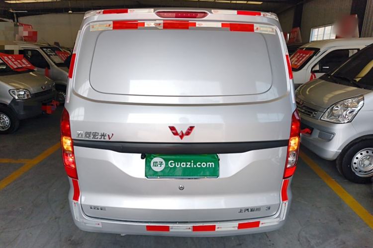 Used Wuling Hongguang V 2022 1.5L Jingqu Edition Enclosed-Window Vehicle with Hydraulic Power Steering LAR Rear