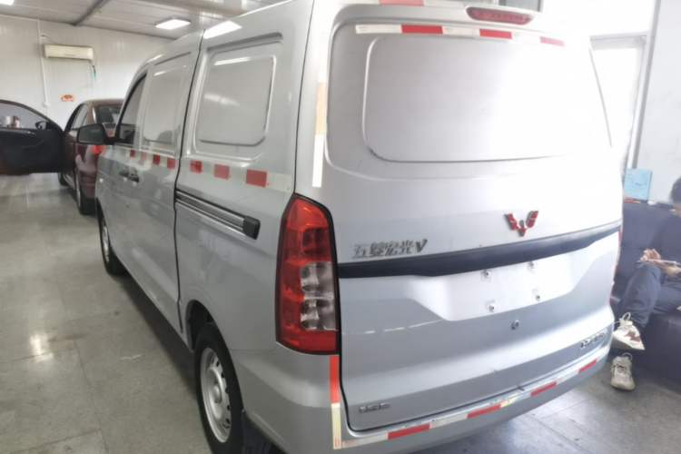 Used Wuling Hongguang V 2022 1.5L Jingqu Edition Enclosed-Window Vehicle with Hydraulic Power Steering LAR Rear Left 45 Deg