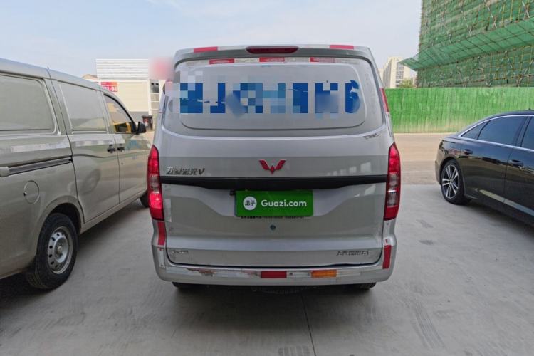 Used Wuling Hongguang V 2022 1.5L Jingqu Edition Enclosed-Window Vehicle with Hydraulic Power Steering LAR Rear