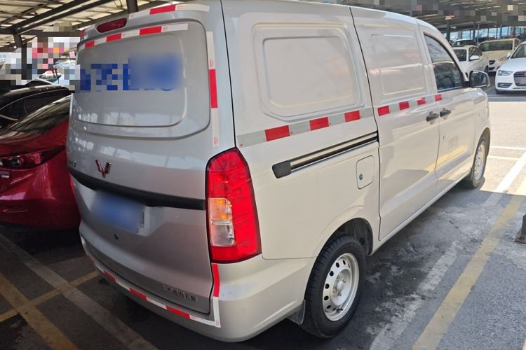 Used Wuling Hongguang V 2022 1.5L Jingqu Edition Enclosed-Window Vehicle with Hydraulic Power Steering LAR Rear Right 45 Deg