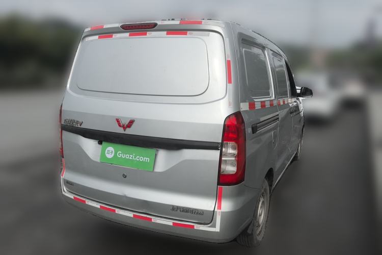 Used Wuling Hongguang V 2022 1.5L Jingqu Edition Enclosed-Window Vehicle with Hydraulic Power Steering LAR Rear Right 45 Deg