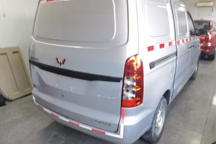 Used Wuling Hongguang V 2022 1.5L Jingqu Edition Enclosed-Window Vehicle with Hydraulic Power Steering LAR Rear Right 45 Deg