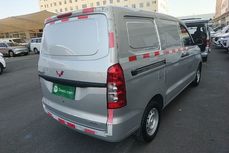 Used Wuling Hongguang V 2022 1.5L Jingqu Edition Enclosed-Window Vehicle with Hydraulic Power Steering LAR Rear Right 45 Deg