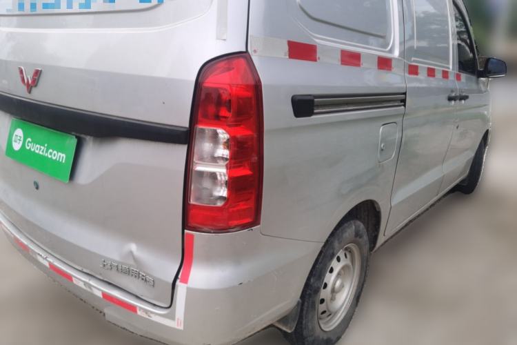 Used Wuling Hongguang V 2022 1.5L Jingqu Edition Enclosed-Window Vehicle with Hydraulic Power Steering LAR Rear Right 45 Deg