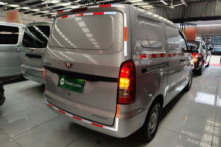 Used Wuling Hongguang V 2022 1.5L Jingqu Edition Enclosed-Window Vehicle with Hydraulic Power Steering LAR Rear Right 45 Deg